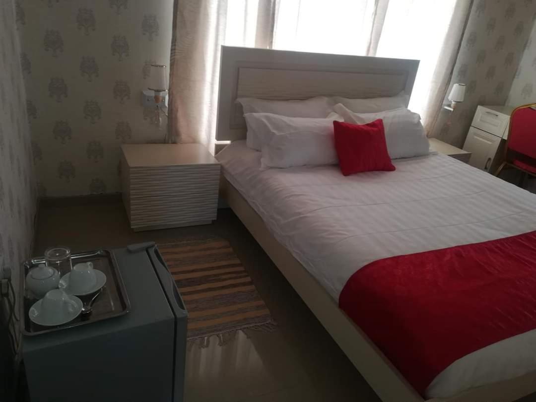 Lee Bed & Breakfast Francistown Exterior photo